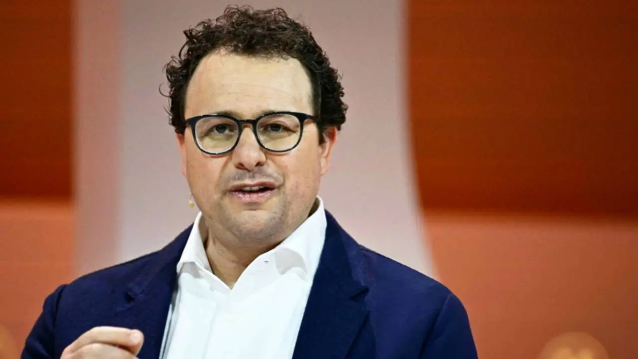 Dario Amodei, CEO de Anthropic, predijo que el 90% del código lo generará la IA para fines de 2025