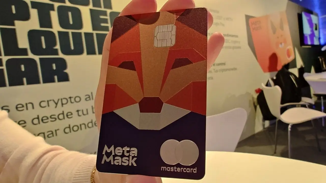 Con un diseño más que particular, así es la MetaMask Card