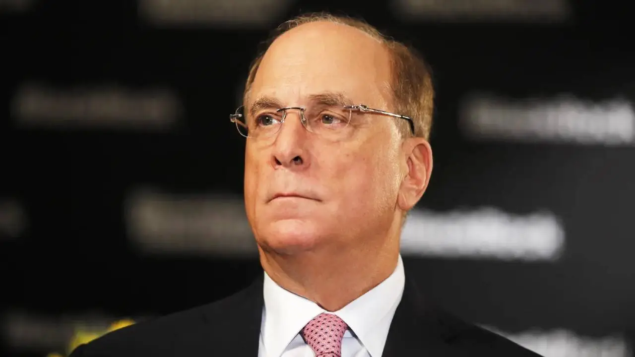 Larry Fink, CEO de BlackRock, matizó la posibilidad de que Bitcoin (BTC) alcance los u$s700.000