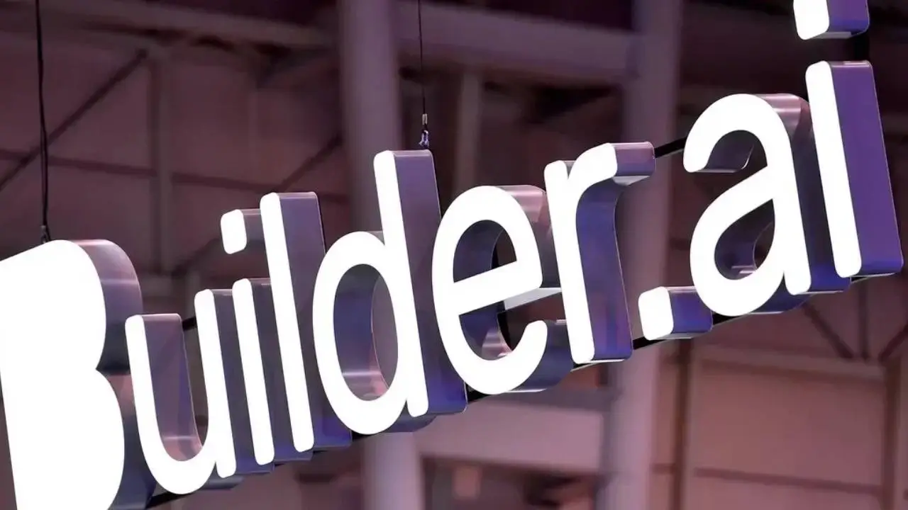 Builder.AI entró en quiebra tras descubrirse que su chatbot era manejado por programadores indios