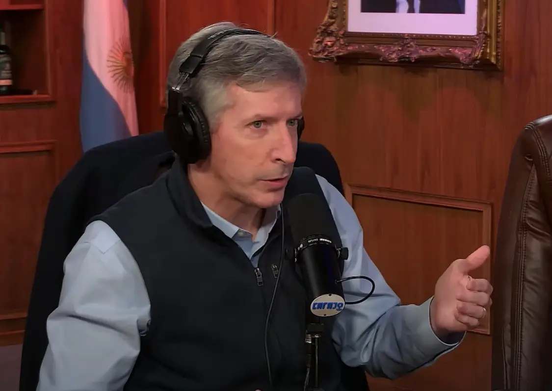 El presidente del BCRA, Santiago Bausili, en el streaming Carajo