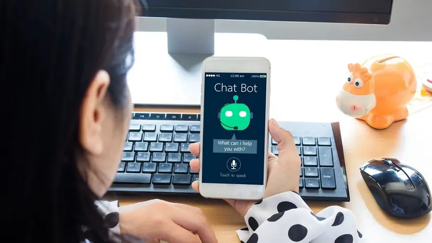 Los chatbots usan información de compras previas o preferencias del cliente para hacer sugerencias personalizadas
