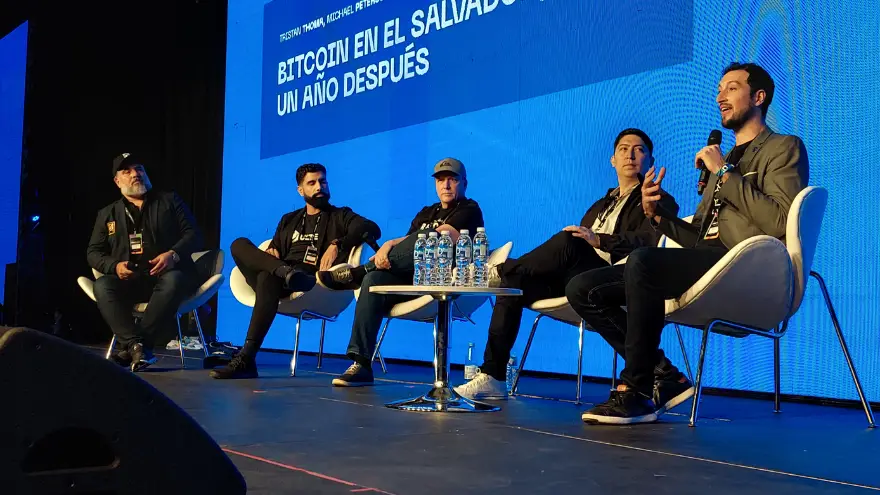 Panel de Labitconf 2022 sobre El Salvador y Bitcoin.