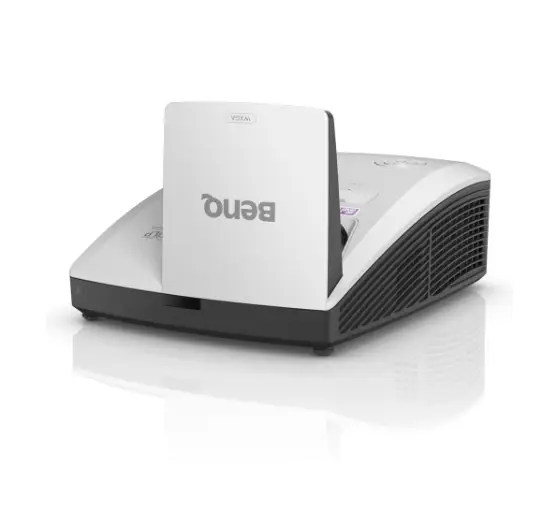 BenQ contribuyó con un Proyector Interactivo de Tiro Ultra Corto (modelo MW855UST+), especialmente diseñado para entornos educativos.