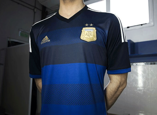 Alinear Calígrafo A fondo Adidas reveló la camiseta alternativa de la Selección para el Mundial