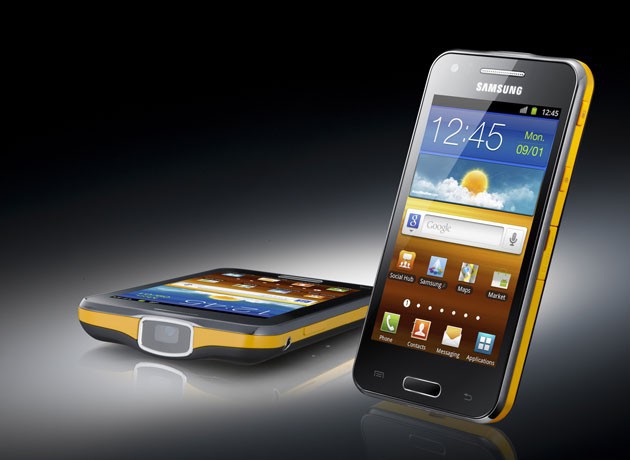 Los móviles antes molaban: el Samsung con proyector es el mejor